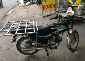 Baga Đèo Hàng Xe Máy Honda WIN 100: Biến "Chiến Mã" Của Bạn Thành Cỗ Máy Chuyên Chở Hàng Hóa Hạng Nặng