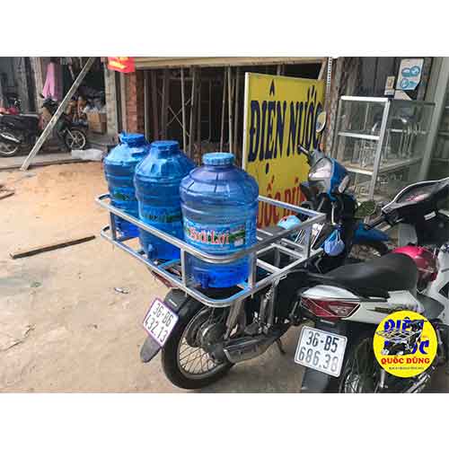 Baga giá kệ chở hàng xe máy 6 thùng nước suối