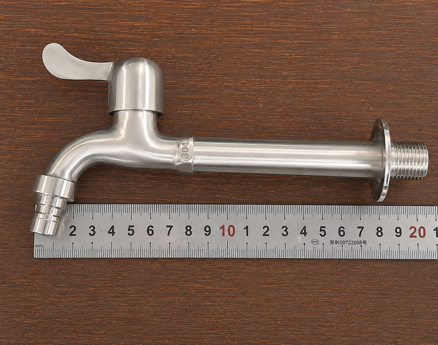 Tổng thể vòi nước dài gắn tường Inox 304 loại tốt Tổng thể vòi nước dài gắn tường Inox 304 loại tốt