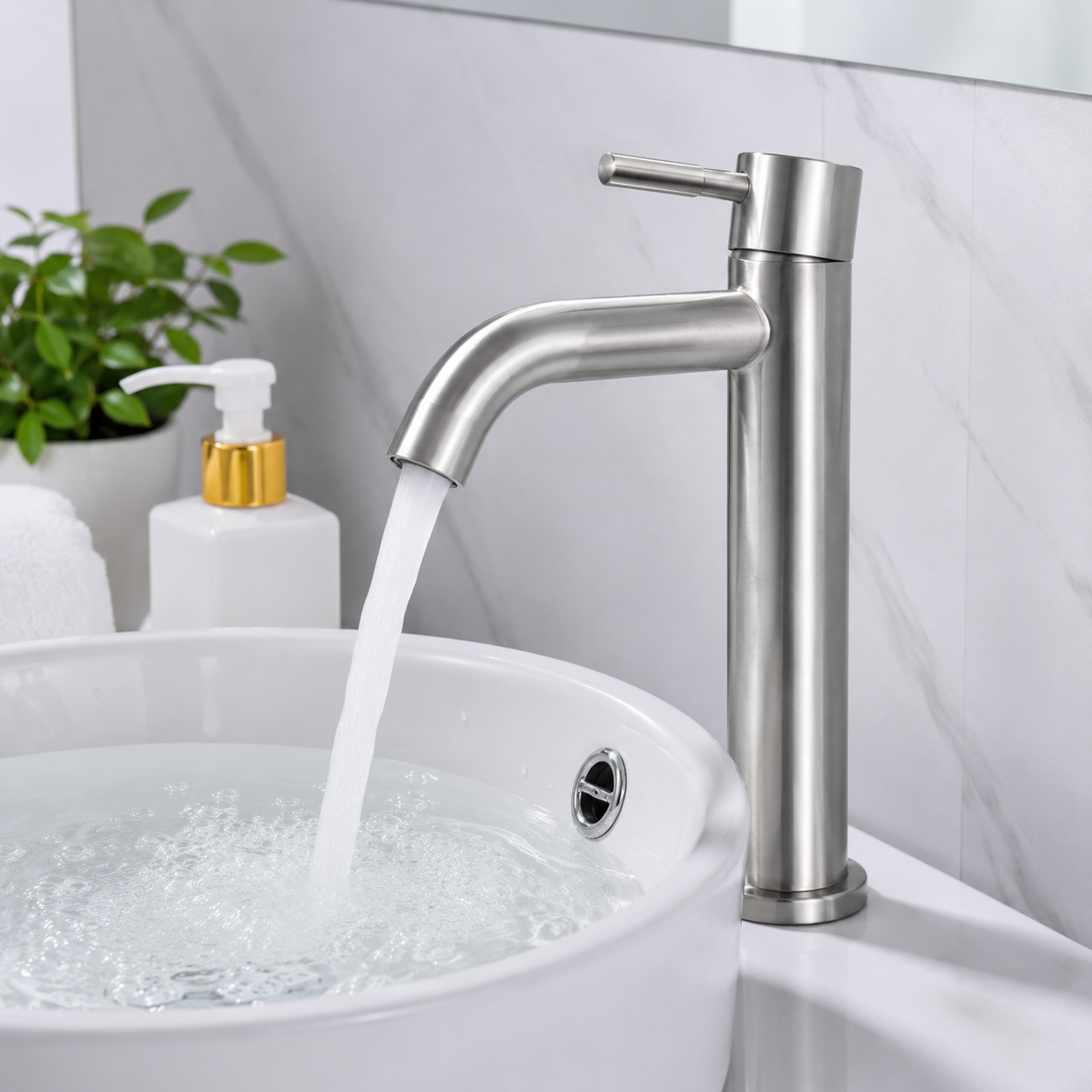 Vòi lavabo thân cao lắp trên chậu đang sử dụng Vòi lavabo thân cao lắp trên chậu đang sử dụng