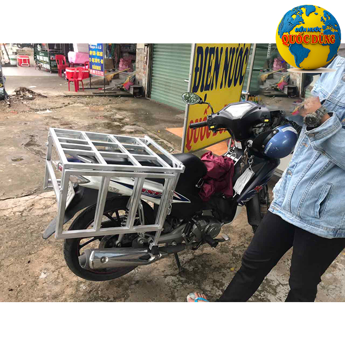 KỆ CHỞ HÀNG XE SUZUKI AXELO SAU KHI GẤP GỌN